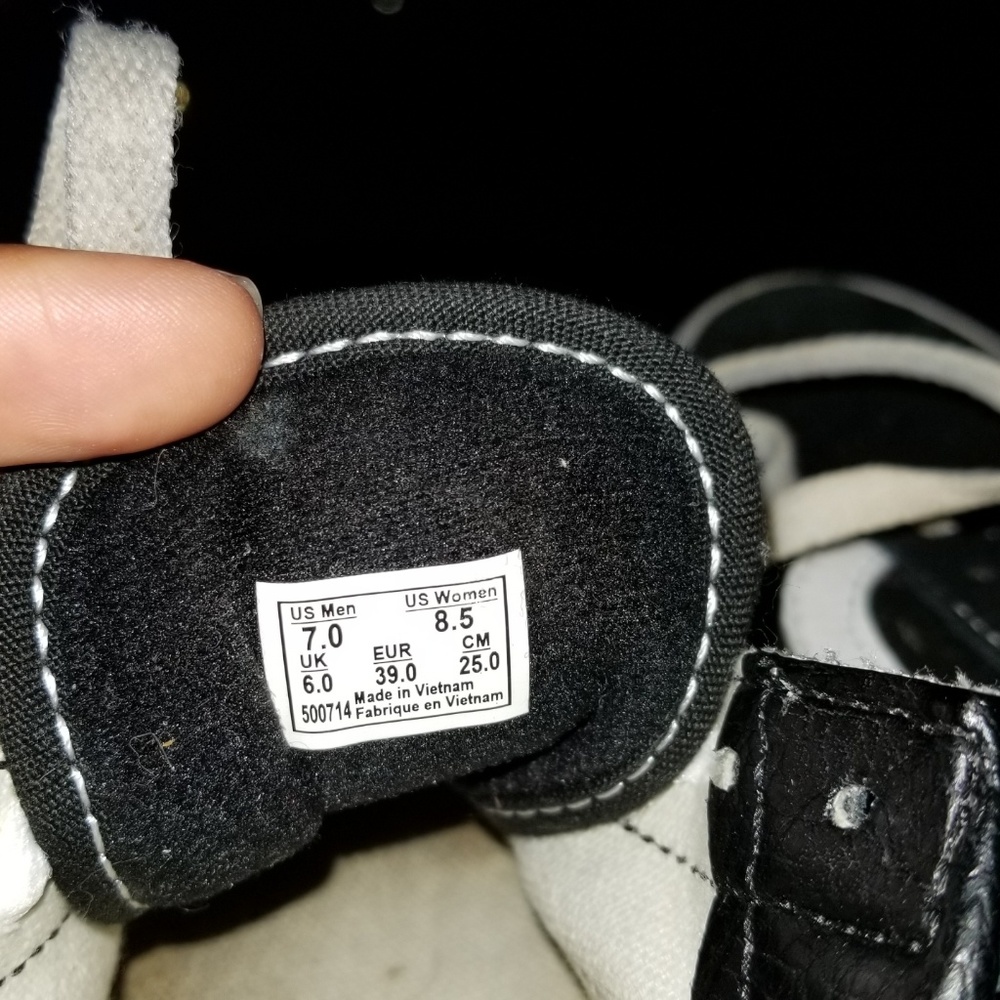 Vans - Picture 1 of 4